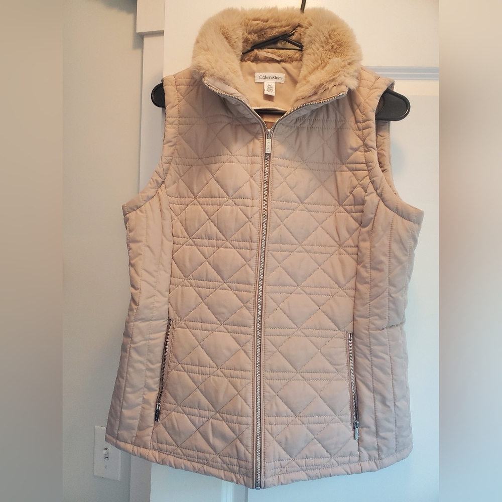 Calvin Klein Women's Beige Quilted Vest with Faux Fur Collar